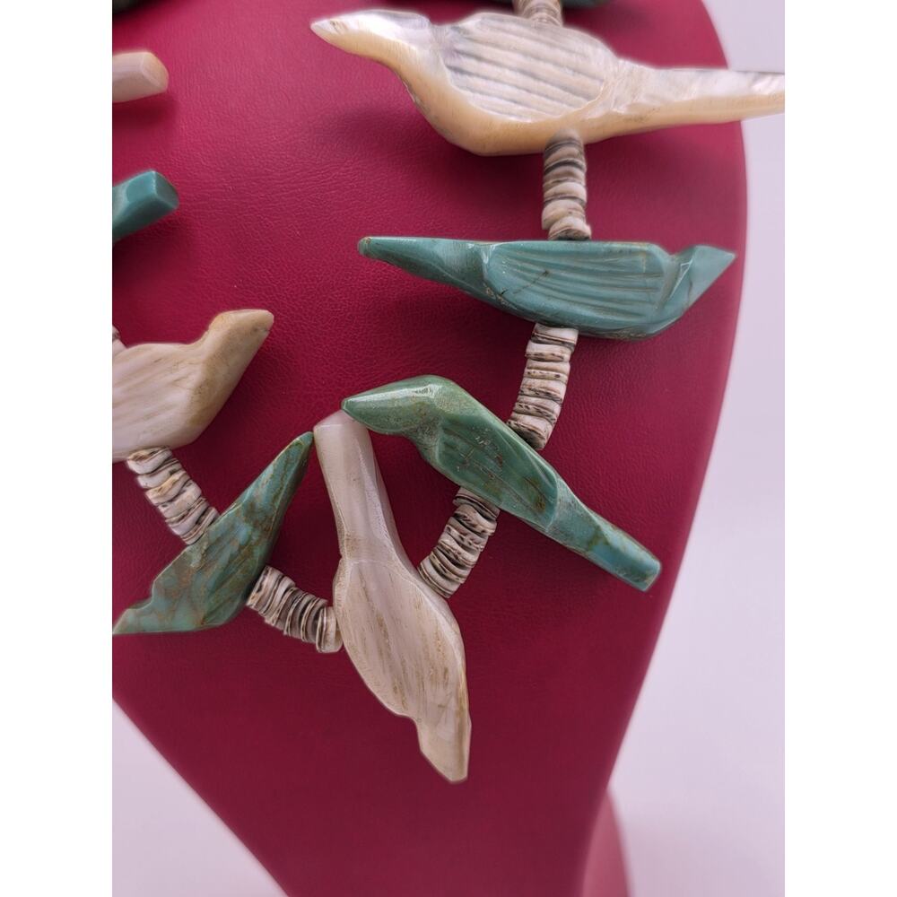 VINTAGE NATIVE AMERICAN TURQUOISE MOTHER OF PEARL SHELL HEISHI CARVED NECKLACE - Picture 5 of 16